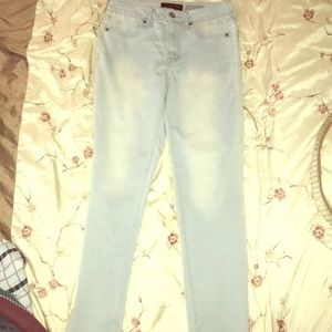 Light wash Aeropostale jeans